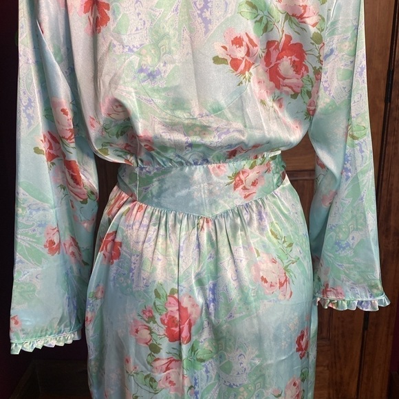 Intimate Essentials ruffled floral pastel  satiny silky long Robe roses sz S - Picture 10 of 13